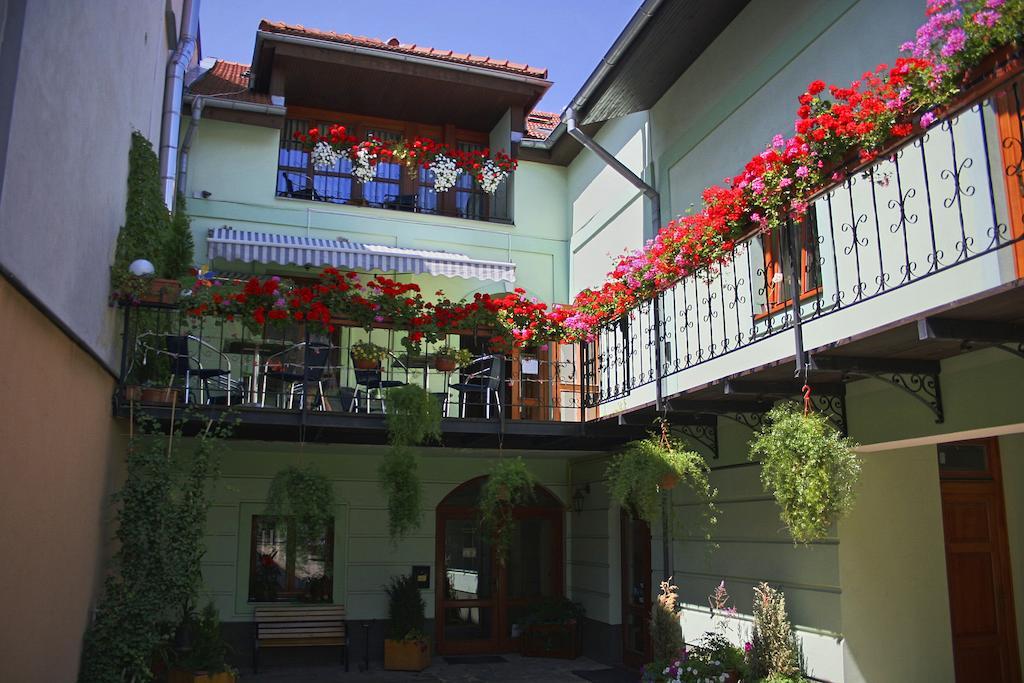 Hotel Boutique Penzion Slovenska - Penzion Bella Sicilia à Prešov Extérieur photo